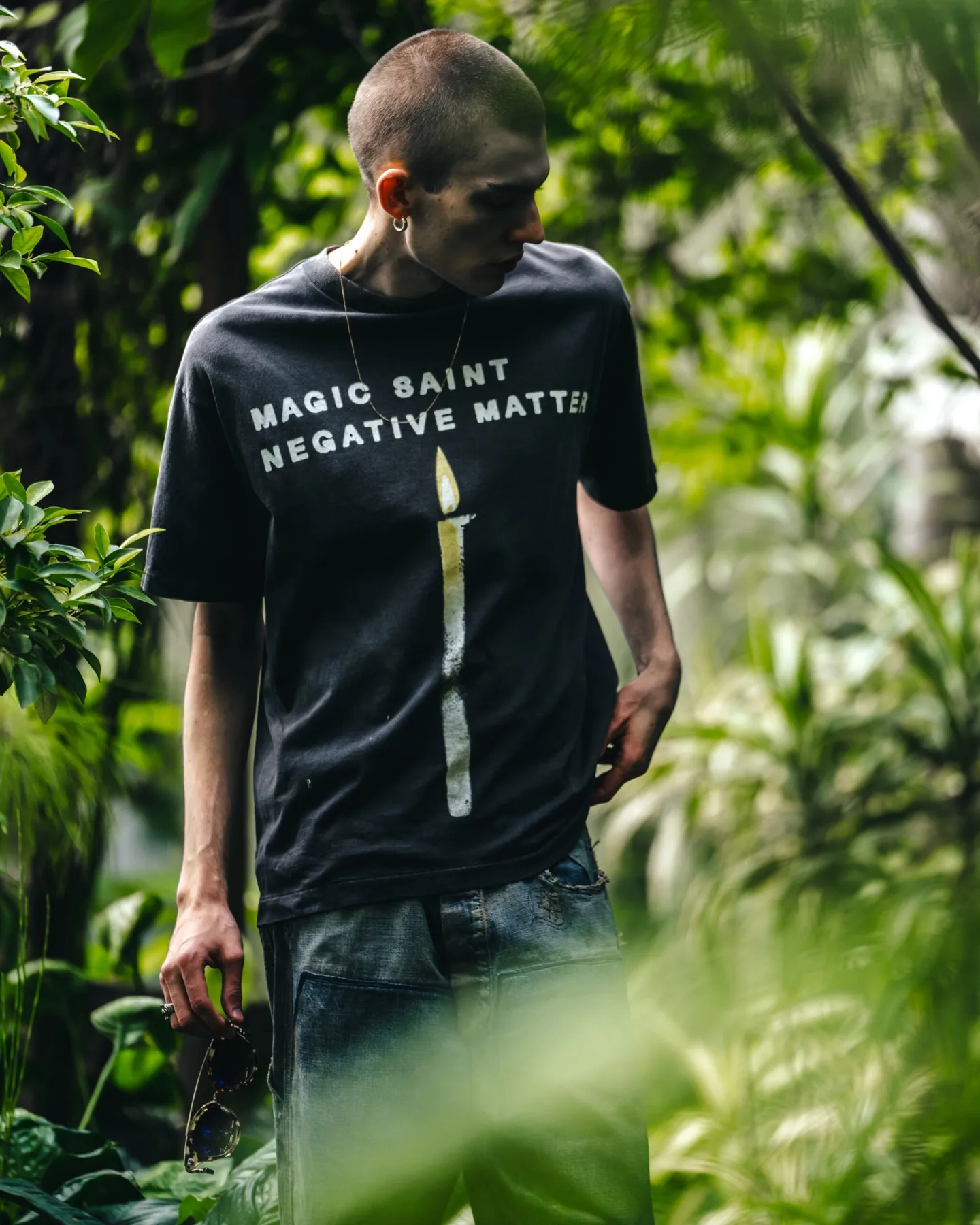 SAINT Mxxxxxx CANDLE SS TEE/BLK Slogan candle distressed TEE Little angel short sleeves on the back Washed in black S-XL Same as the original version Cylindrical side seam OE yarn fabric Garment dyeing Fade in heavy washes Fade with horse plaster on the bust Correct version matching Original version accessories Original level printing restoration
